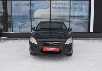 Подержанный автомобиль Kia Ceed Hatchback 2008 года (2 фото)