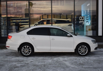 Подержанный автомобиль Volkswagen Jetta Sedan 2013 года (4 фото)