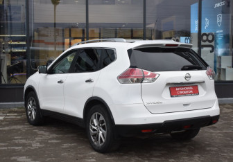 Подержанный автомобиль Nissan X-Trail 2015 года (7 фото)