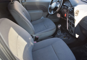 Подержанный автомобиль Dacia Logan Wagon 2007 года (10 фото)