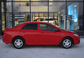 Подержанный автомобиль Toyota Corolla Sedan 2007 года (4 фото)