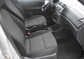 Подержанный автомобиль Skoda Fabia Hatchback 2013 года (10 фото)