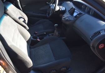 Подержанный автомобиль Nissan Primera Sedan 2004 года (10 фото)