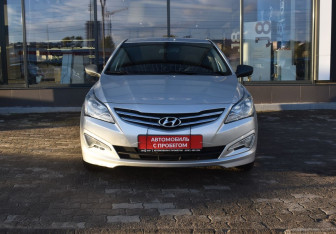 Подержанный автомобиль Hyundai Solaris Sedan 2015 года (2 фото)