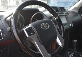 Подержанный автомобиль Toyota Land Cruiser Prado 2015 года (13 фото)