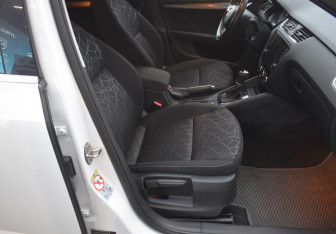 Подержанный автомобиль Skoda Octavia Liftback 2020 года (10 фото)