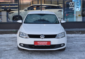 Подержанный автомобиль Volkswagen Jetta Sedan 2013 года (2 фото)