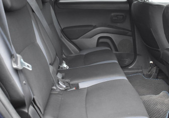Подержанный автомобиль Mitsubishi Outlander 2011 года (15 фото)