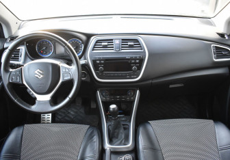 Подержанный автомобиль Suzuki SX4 Hatchback 2014 года (12 фото)