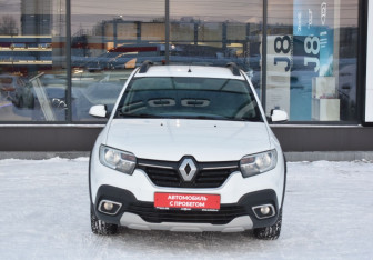 Подержанный автомобиль Renault Sandero 2019 года (2 фото)