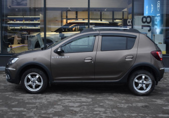 Подержанный автомобиль Renault Sandero 2018 года (8 фото)