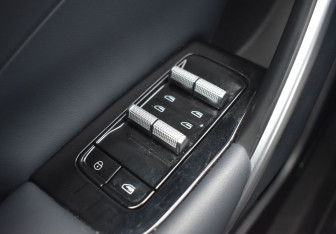 Подержанный автомобиль Geely Atlas 2024 года (13 фото)