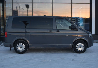 Подержанный автомобиль Volkswagen Caravelle 2011 года (4 фото)