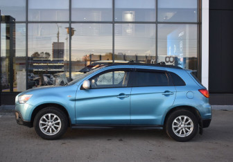 Подержанный автомобиль Mitsubishi ASX 2011 года (8 фото)
