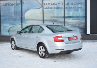 Подержанный автомобиль Skoda Octavia Liftback 2020 года (7 фото)