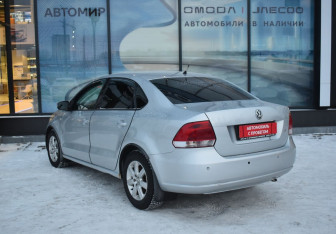 Подержанный автомобиль Volkswagen Polo Sedan 2011 года (7 фото)