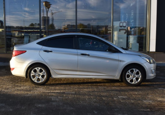 Подержанный автомобиль Hyundai Solaris Sedan 2015 года (4 фото)
