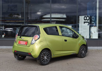 Подержанный автомобиль Chevrolet Spark 2011 года (6 фото)
