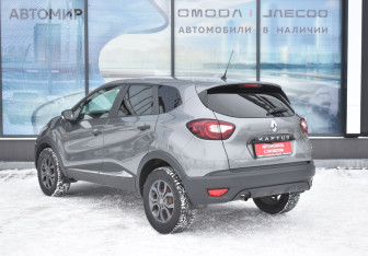 Подержанный автомобиль Renault Kaptur 2019 года (7 фото)