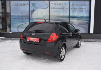 Подержанный автомобиль Kia Ceed Hatchback 2008 года (5 фото)