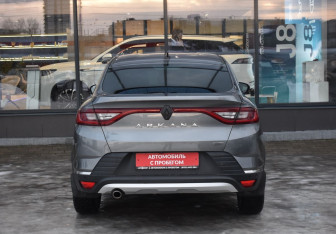 Подержанный автомобиль Renault Arkana 2021 года (6 фото)