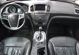 Подержанный автомобиль Opel Insignia Sedan 2013 года (12 фото)