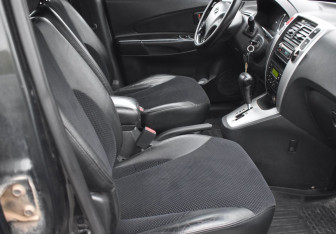 Подержанный автомобиль Hyundai Tucson 2007 года (10 фото)