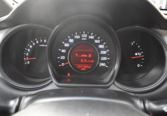 Подержанный автомобиль Kia Ceed Hatchback 2015 года (13 фото)