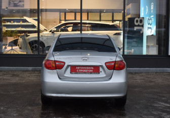 Подержанный автомобиль Hyundai Elantra Sedan 2008 года (6 фото)