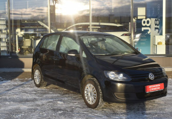 Подержанный автомобиль Volkswagen Golf Plus 2012 года (3 фото)