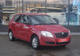 Подержанный автомобиль Skoda Fabia Hatchback 2009 года (3 фото)