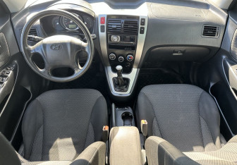Подержанный автомобиль Hyundai Tucson 2008 года (11 фото)