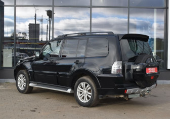 Подержанный автомобиль Mitsubishi Pajero 2013 года (7 фото)