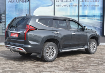 Подержанный автомобиль Mitsubishi Pajero Sport 2021 года (5 фото)