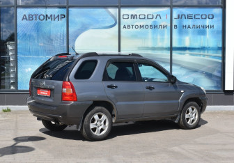 Подержанный автомобиль Kia Sportage 2006 года (5 фото)