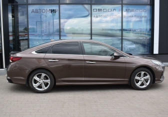 Подержанный автомобиль Hyundai Sonata 2017 года (4 фото)