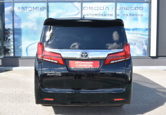 Подержанный автомобиль Toyota Alphard 2019 года (6 фото)