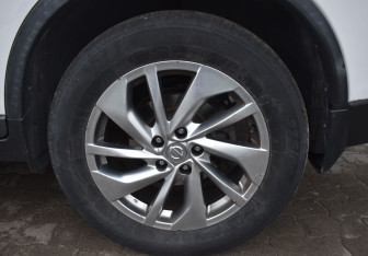 Подержанный автомобиль Nissan X-Trail 2015 года (9 фото)