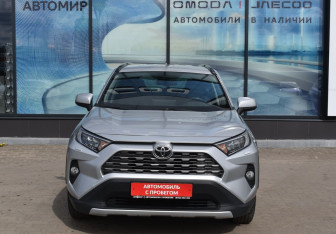 Подержанный автомобиль Toyota RAV4 2021 года (2 фото)