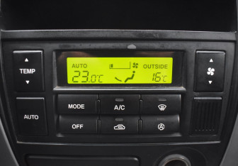 Подержанный автомобиль Hyundai Tucson 2007 года (14 фото)