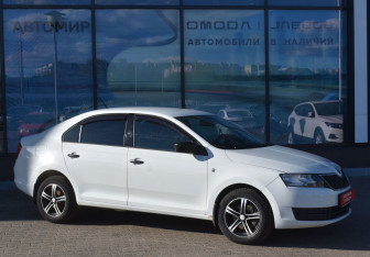 Подержанный автомобиль Skoda Rapid Liftback 2014 года (3 фото)