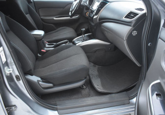 Подержанный автомобиль Mitsubishi L200 2017 года (10 фото)