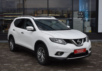 Подержанный автомобиль Nissan X-Trail 2015 года (3 фото)