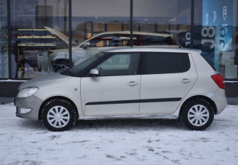 Подержанный автомобиль Skoda Fabia Hatchback 2013 года (8 фото)