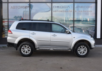 Подержанный автомобиль Mitsubishi Pajero Sport 2013 года (4 фото)