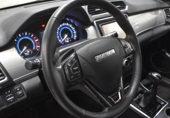 Подержанный автомобиль Haval H2 2018 года (14 фото)