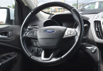 Подержанный автомобиль Ford Kuga 2018 года (13 фото)