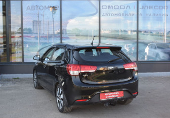 Подержанный автомобиль Kia Rio Hatchback 2015 года (7 фото)