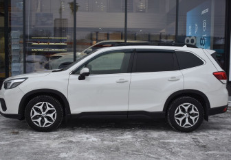 Подержанный автомобиль Subaru Forester Suv 2019 года (8 фото)