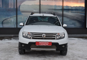 Подержанный автомобиль Renault Duster 2015 года (2 фото)